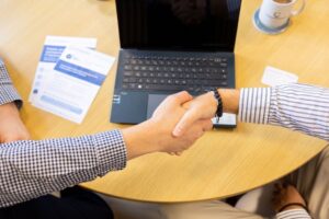 comprendo and client shaking hands to represent strategic partnership